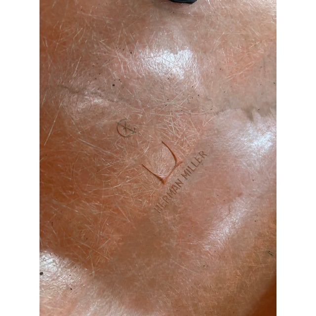 1950s Eames for Herman Miller Fiberglass Armchair – Sculptural Form W/ Artist Patina For Sale In New York - Image 6 of 9