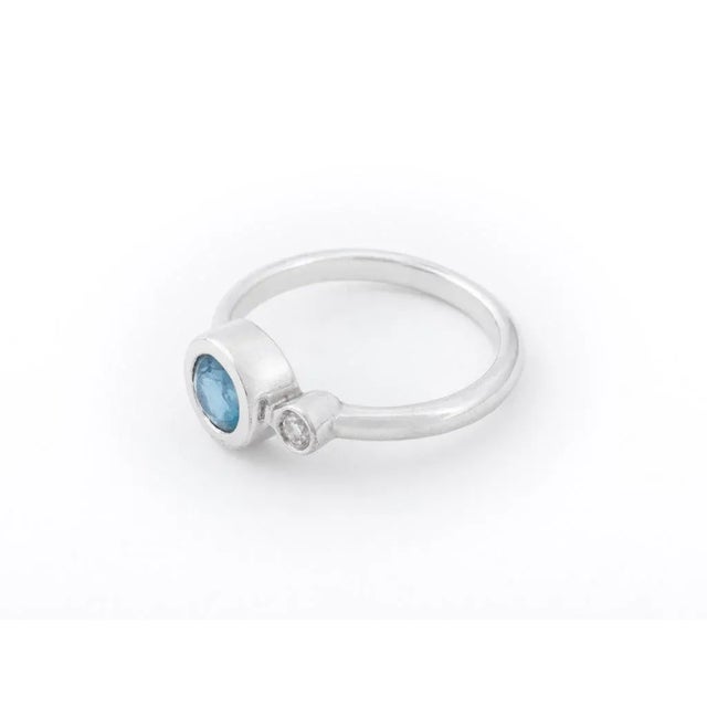 Modern 18k White Gold Aquamarine Diamond Ring For Sale - Image 3 of 8