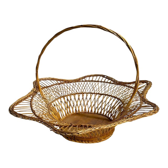Vintage French Handwoven Star Shape Rattan Basket With Handle – Folk Art Decorative Bowl For Sale