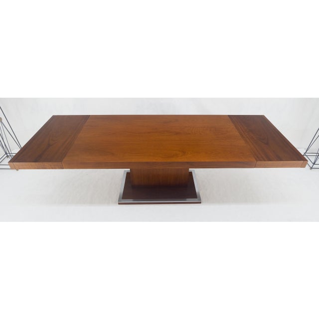 Late 20th Century Single Pedestal Base Milo Baughman Walnut Dining Table w/ 2x16" Leaves MINT For Sale - Image 5 of 15