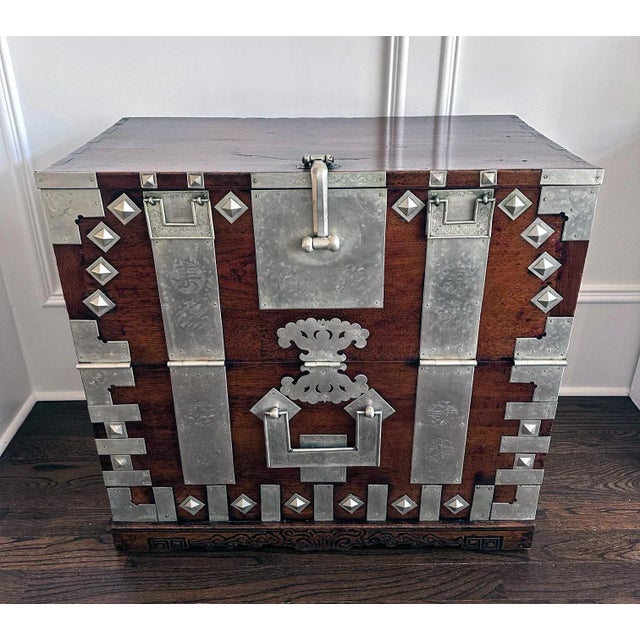 19th Century 19th Century Korean Wedding Bandaji Chest Pyongyang Joseon Dynasty For Sale - Image 5 of 12