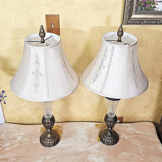 Pair of Vintage Lead Crystal & Antiqued Bronze Table Lamps – Hollywood Regency For Sale - Image 4 of 18
