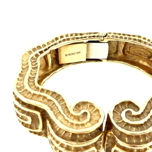 Metal 1990s Robert Wander for Winc 18k Sculpted Hinged Bangle Bracelet For Sale - Image 7 of 8