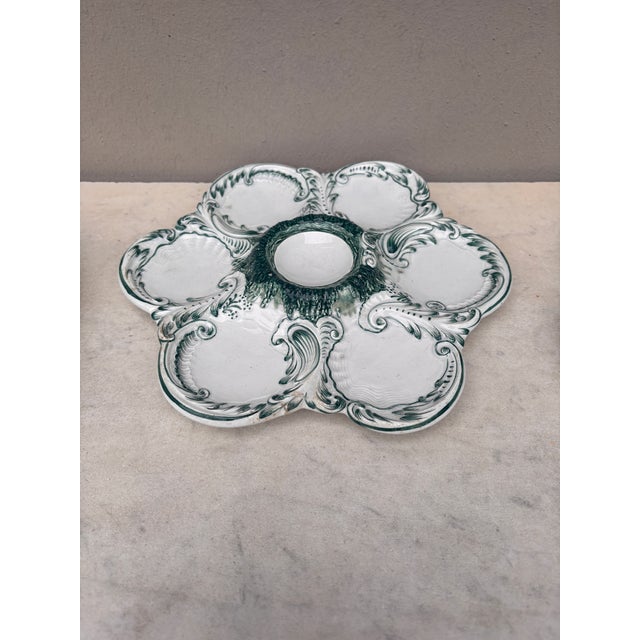 French Majolica oyster plate with green acanthus leaves, circa 1890.