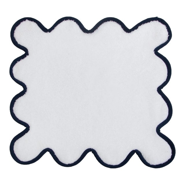 Kassatex x Chairish Scallop Washcloth, White/Navy For Sale