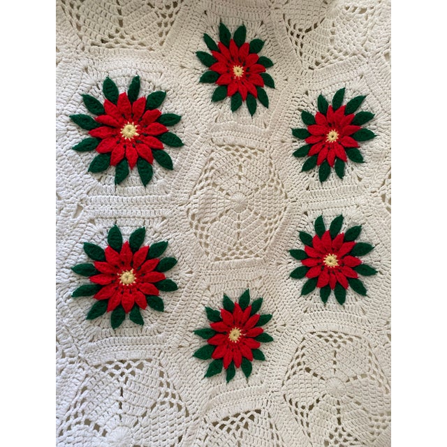 Hand-Crocheted Ivory Floral Poinsettia Bedspread For Sale - Image 10 of 12