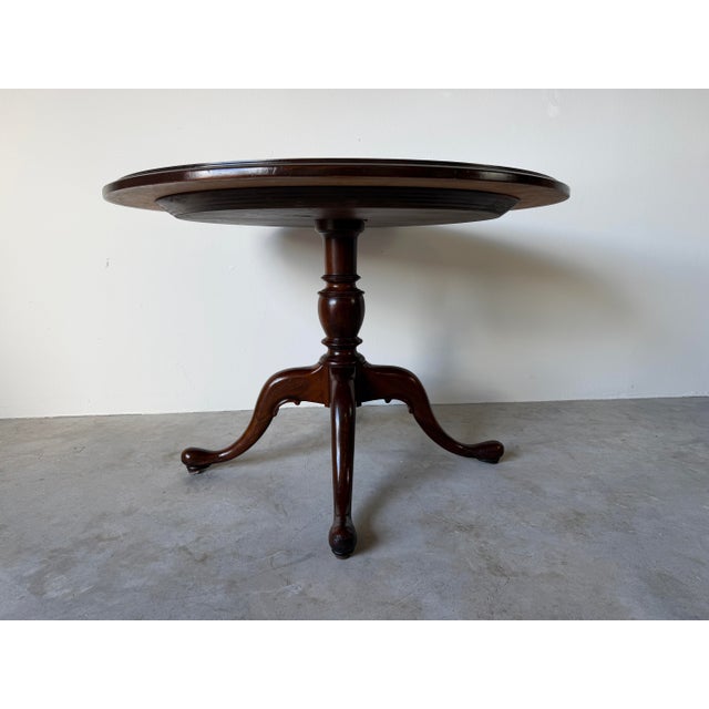 Vintage Queen Anne Style Mahogany Round Pedestal Occasional / Dining Table For Sale - Image 16 of 18