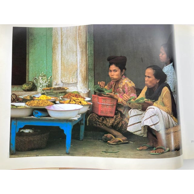 One World, One People: A Collection of Photographs and Essays on the Power of the Human Experience Book For Sale In Palm Springs - Image 6 of 13