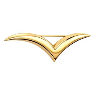 Tiffany & Co. Vintage 18k Yellow Gold Flying v Chevron Brooch Pin For Sale