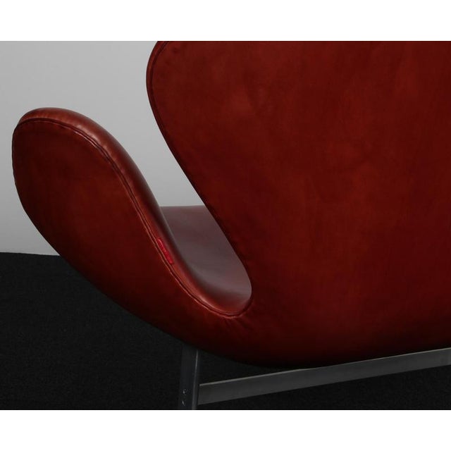 Full Grain Aniline Leather Swan Sofa by Arne Jacobsen for Fritz Hansen For Sale - Image 9 of 11