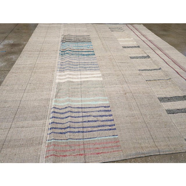 Beige Galerie Shabab Collection Mid-20th Century Turkish Flatweave Kilim Room Size Carpet For Sale - Image 8 of 10