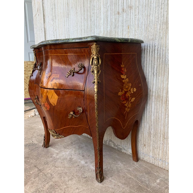 Early 20th Century Early 20th Century French Louis XV Style Fine Kingwood and Marquetry Ormolu Mounted Bombe Commode For Sale - Image 5 of 18
