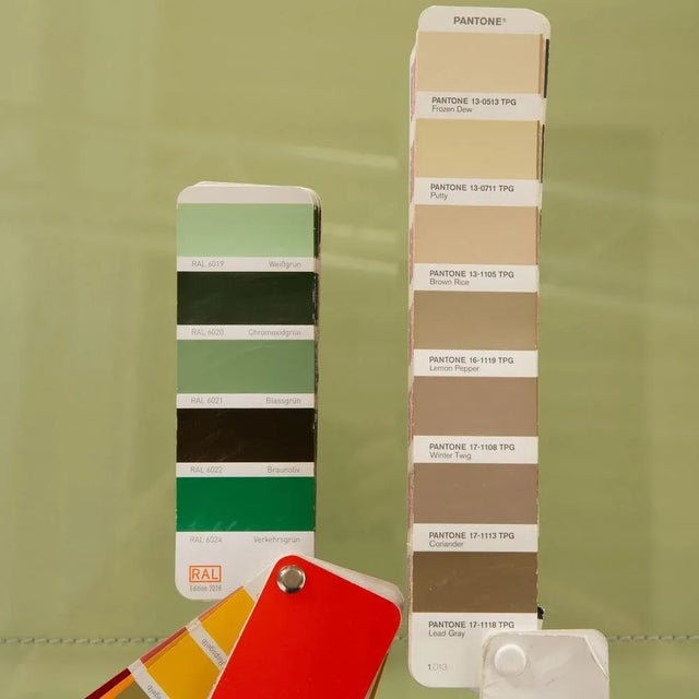 FRAG Glass Dining Table in Silver Cream Leather For Sale - Image 5 of 10