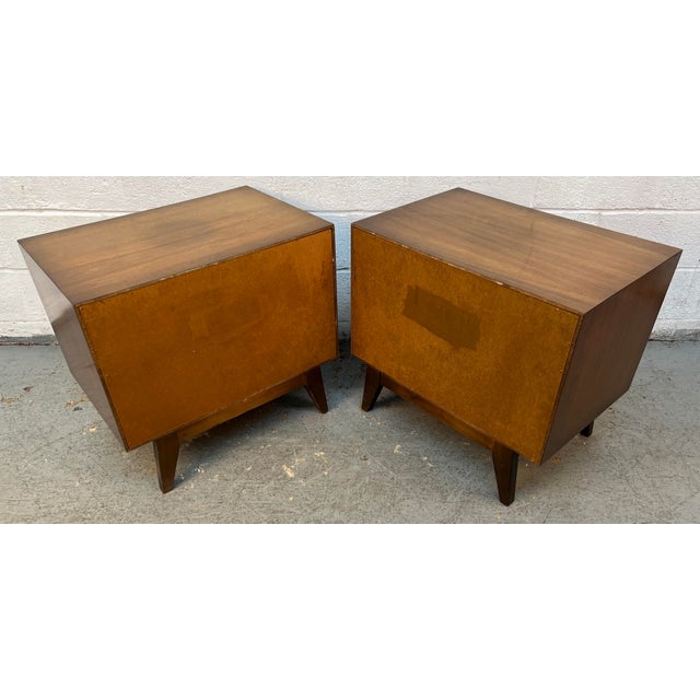 Pair of Vintage Sculpted Walnut Nightstands by Young Mfg., Attributed For Sale - Image 15 of 16