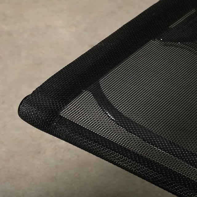 Eames Aluminum Group EA106 Dining Chairs in Black Netweave Mesh by Charles and Ray Eames for Vitra, 2010 For Sale - Image 10 of 18