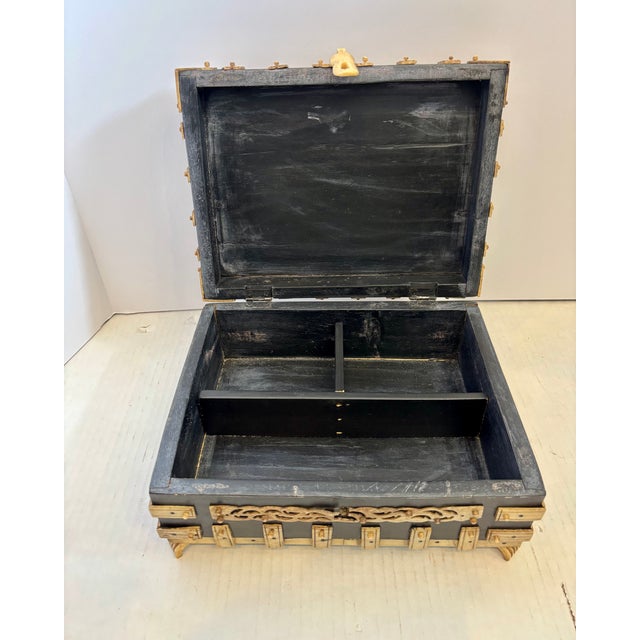 Antique Anglo - Indian Bombay Mughal Footed Box For Sale - Image 11 of 11