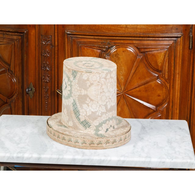 English 19th Century Victorian Period Paper Hat Box with Floral Décor For Sale - Image 9 of 12