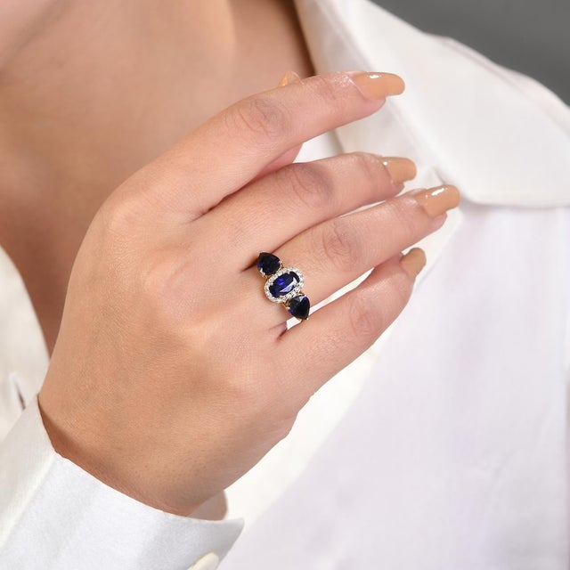 14k Gold Blue Sapphire Diamond Three Stone Ring Size 5 For Sale In New York - Image 6 of 12