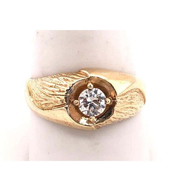 14 Karat Yellow Etched Gold Fashion Ring With Solitaire Round Diamond For Sale - Image 10 of 12