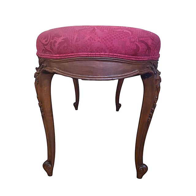 On offer is a fine example of a Louis XV-style Duet Bench. While it mirrors the organic, fluid aesthetics born in 18th-...
