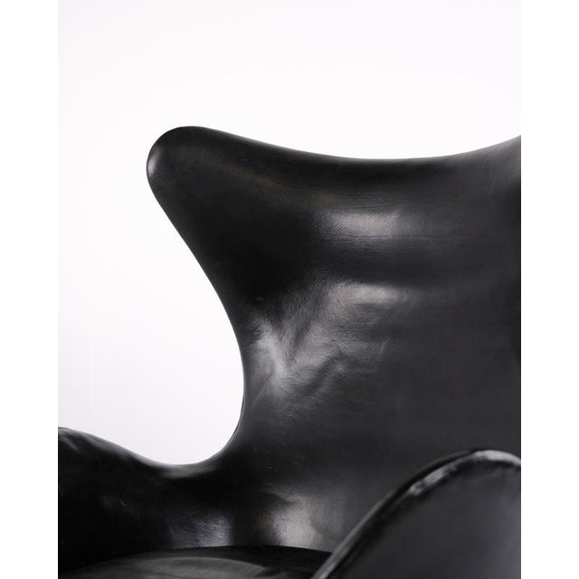 Animal Skin Egg Chair in Black Leather by Arne Jacobsen for Fritz Hansen, 1950s For Sale - Image 7 of 15