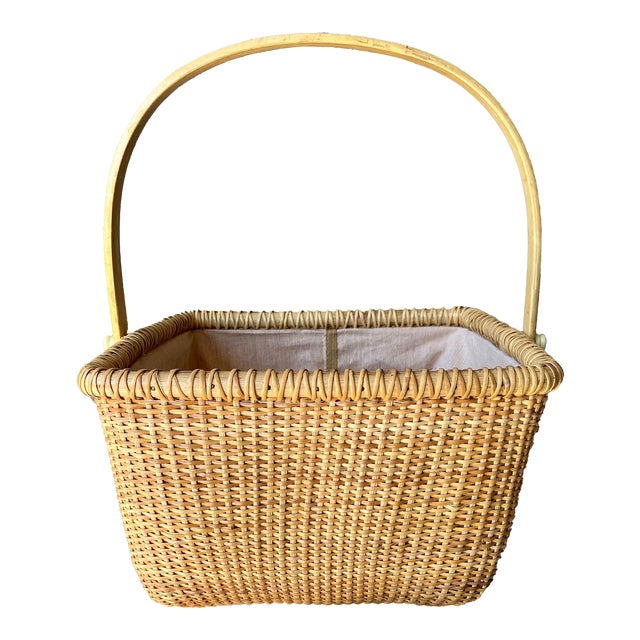 Nantucket-Style Late 20th-Century Sewing Basket With Pocketed Interior Drawstring Liner For Sale