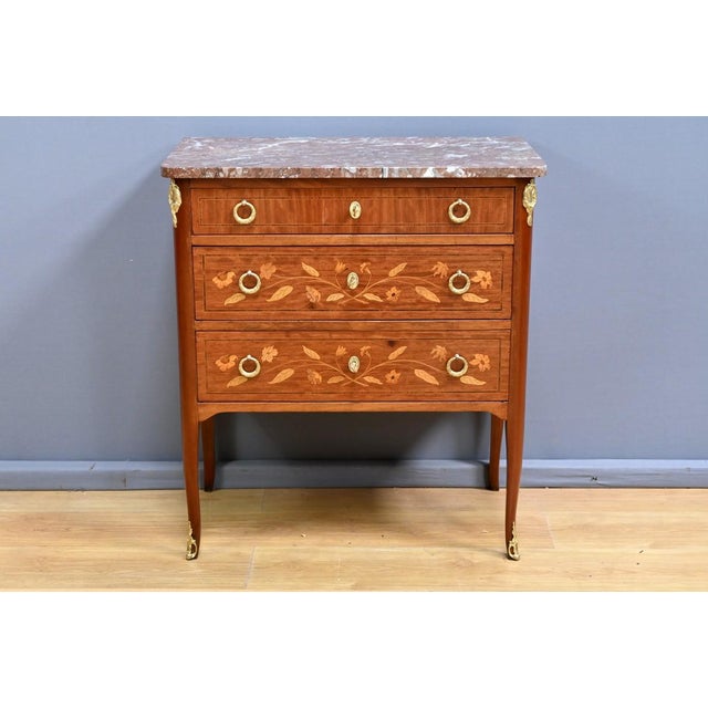 Small Early 20th Century Blond Mahogany Chest of Drawers For Sale - Image 10 of 18