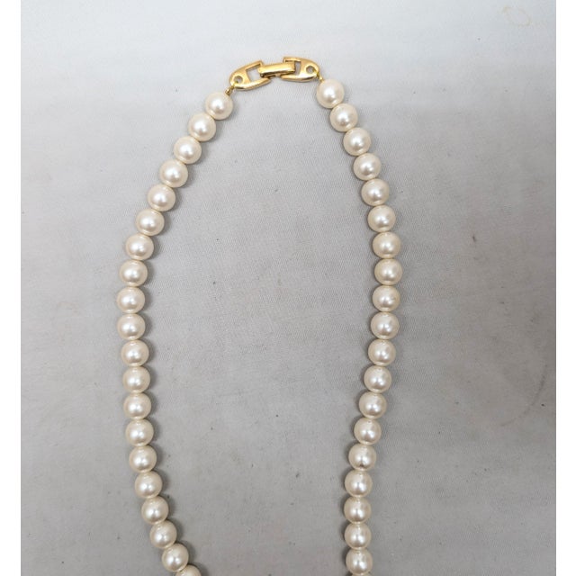 Pink Vintage C1990 Signed Napier Goldtone Faux-Pearl Pink Flower Necklace For Sale - Image 8 of 10