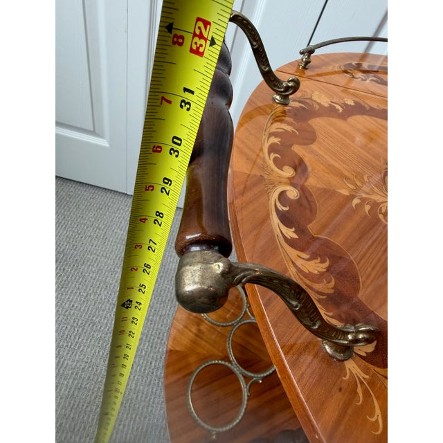 Chestnut 1960s Vintage Bar Cart Inlaid Marquetry Hollywood Regency Italian Tea Italy Folding Leaf For Sale - Image 8 of 15