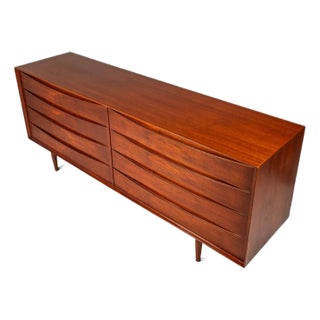 Danish Mid-Century Modern 8-Drawer 'Triennale' Mod. L-32-6 Dresser / Credenza in Teak, by Arne Vodder for Sibast Mobler, Denmark, C. 1950s For Sale