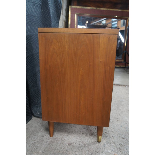 1960s Mid Century Modern Walnut Bedside Table Nightstand Side End Table Drawer For Sale - Image 6 of 10