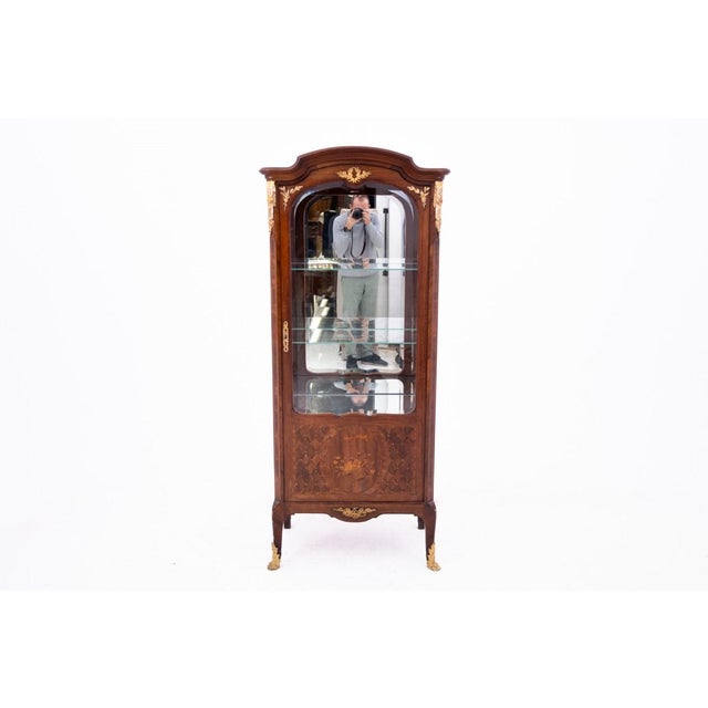 Antique French Display Cabinet, 1880, in Very Good conditions. Designed before 1890
