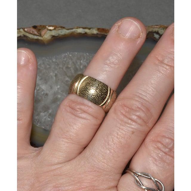 Metal Vintage Wide 14k Yellow Gold Textured Band Ring Ladies Jewelry Sz 6.25 For Sale - Image 7 of 10