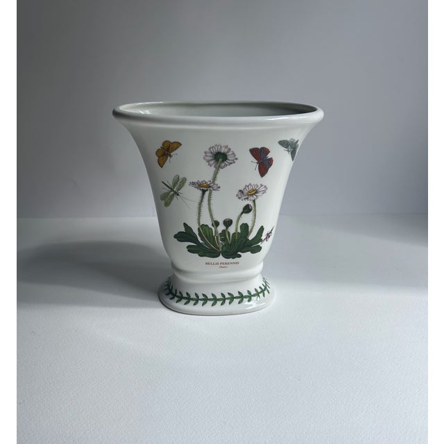 Susan Williams Ellis for Portmeirion Versailles Bellis Perennis Daisy White Pottery Vase, C. 1972. Featuring a glossy...