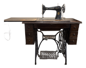 1950s Singer Antiques Sewing Machine