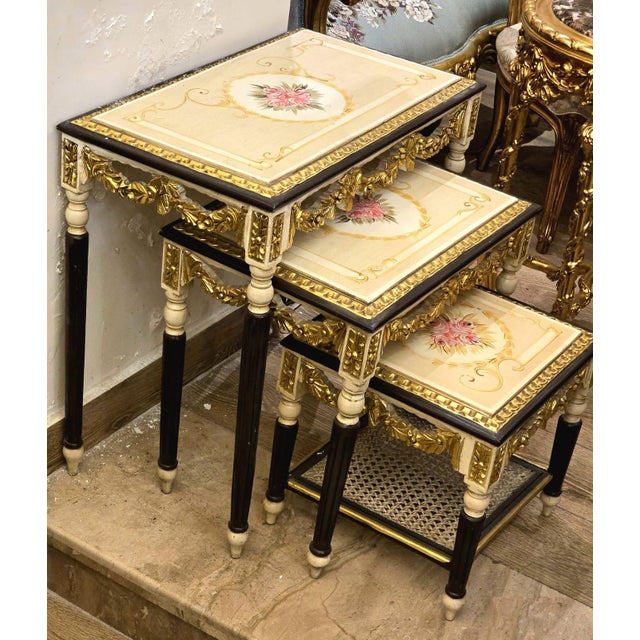 French French Style Nesting Tables – Set of 3 With Glass Tops, Black Frames & Floral Center Detail For Sale - Image 3 of 3