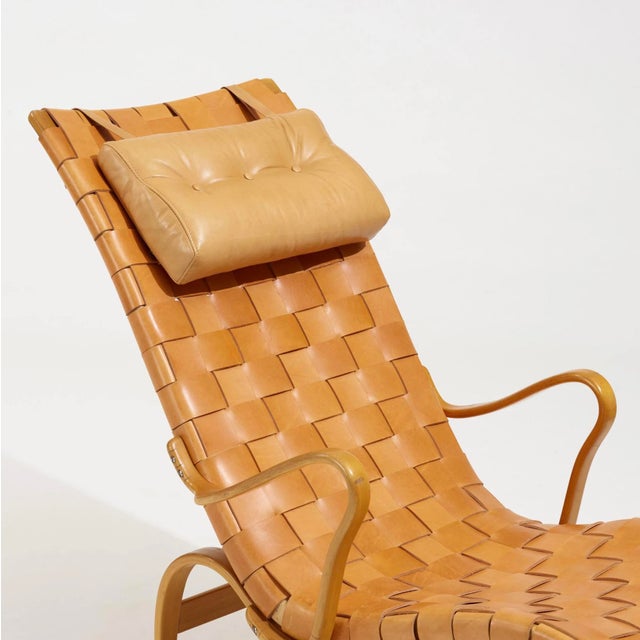 Bruno Mathsson Vintage Bruno Mathsson “Pernilla 3” Leather & Beech Chaise Lounge Chair, Firma Karl Mathsson, 1942 For Sale - Image 4 of 5