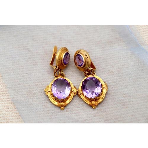 18 Karat Gold Earrings with Reliefs, Set of 2 For Sale - Image 6 of 7