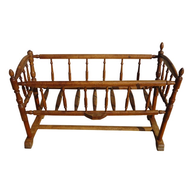 Antique Cradle in Walnut For Sale