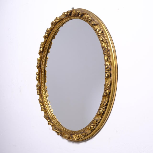 Large Oval Mirror in Gilded and Carved Wood, Late 1900s For Sale - Image 4 of 13