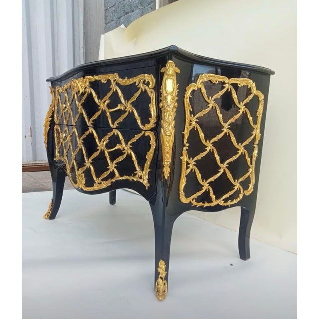 1990s Louis XV Royal Black Painted Chest of Drawers Dresser For Sale In New York - Image 6 of 6