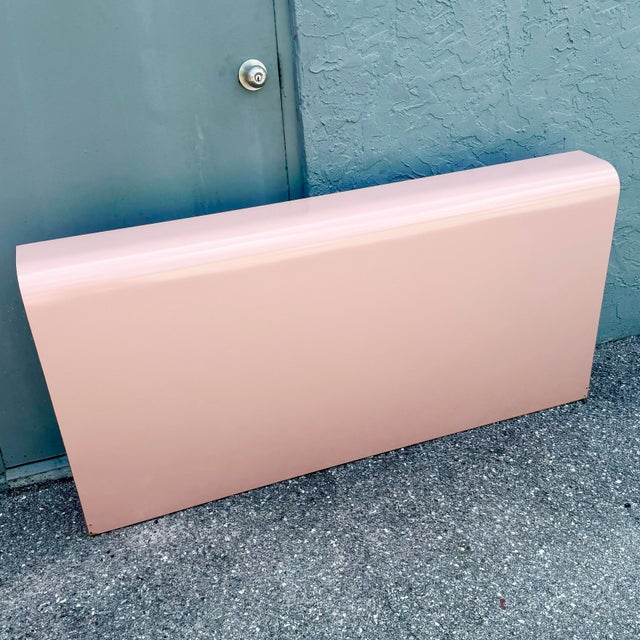 Postmodern Pink Gloss Laminate Waterfall Nightstands With Queen Headboard Set - 3 Pieces For Sale - Image 4 of 12