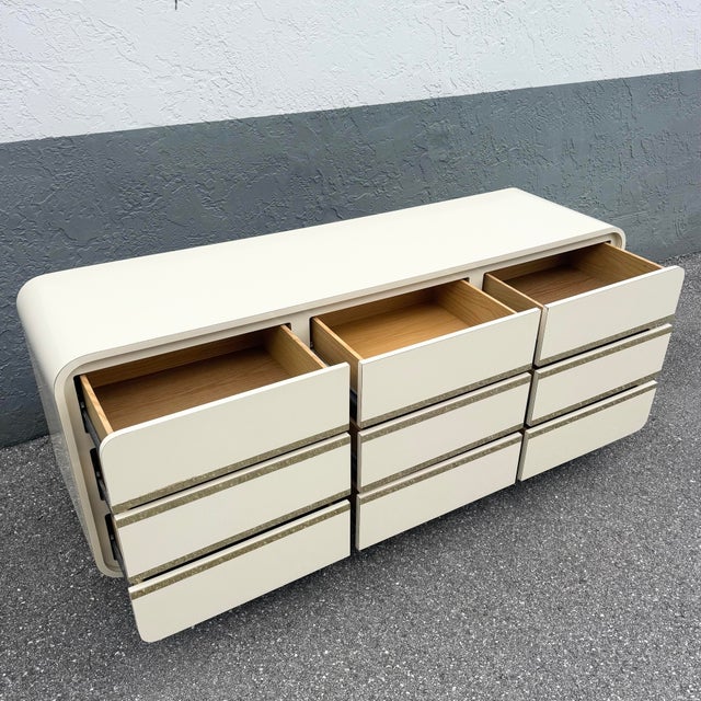 Postmodern Postmodern Cream Gloss Laminate Waterfall Dresser With Gold Accents For Sale - Image 3 of 8