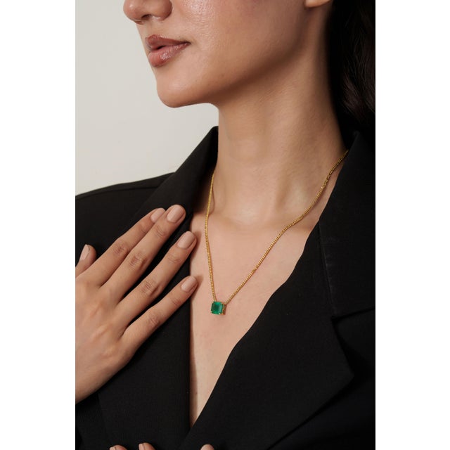 Swedish Modern Asscher Cut 3.27 Carats Emerald Solitaire Necklace in 14k Solid Gold For Sale - Image 10 of 15