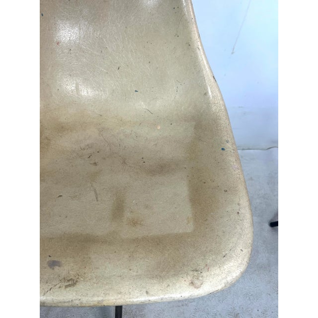 Vintage Eames Style Fiberglass Side Chair For Sale In New York - Image 6 of 9