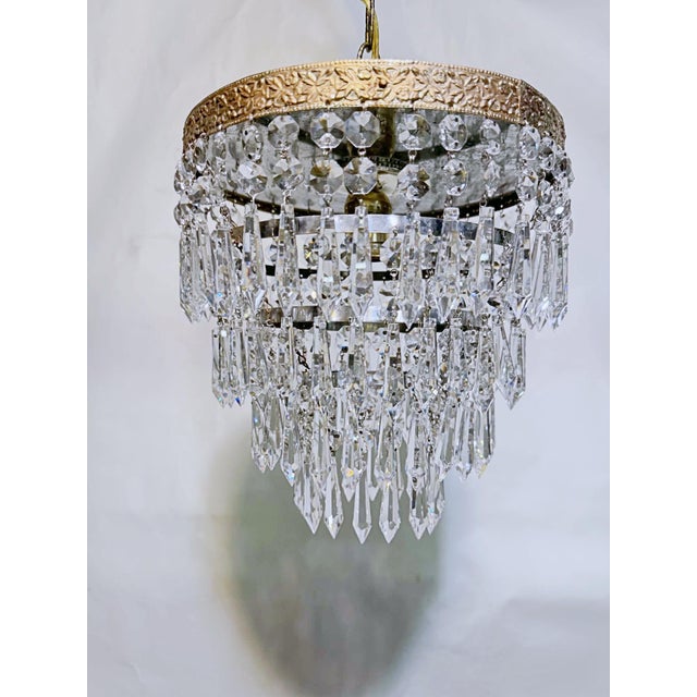 Add classic, show-stopping brilliance to your interior with this magnificent vintage mid-century tiered brass waterfall...