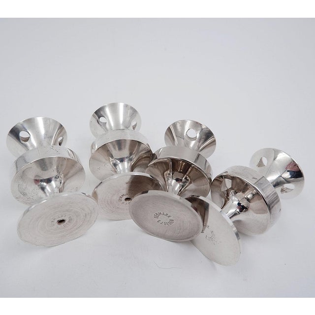 Scandinavian Mid-Century - decoration Measures : Ø 3.5cm - H: 6.5cm Chrome-plated metal candle holders. - These are low-...