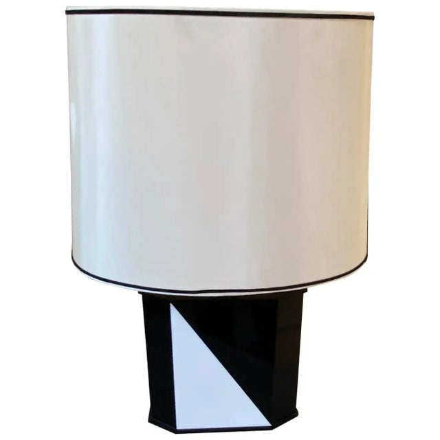 1970s Black and White Plexiglass Italian Table Lamp For Sale - Image 9 of 9