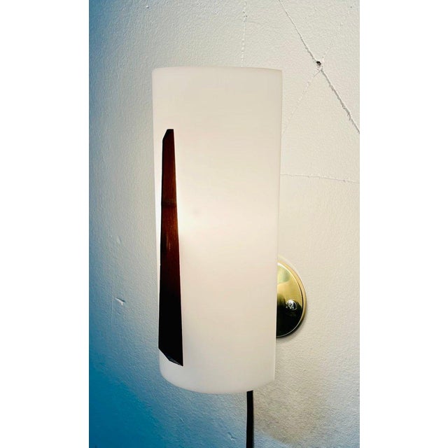 Italian Wall Lamp in Black Lacquered Brass, Acrylic Glass and Wood Finish, 1960s For Sale - Image 10 of 10