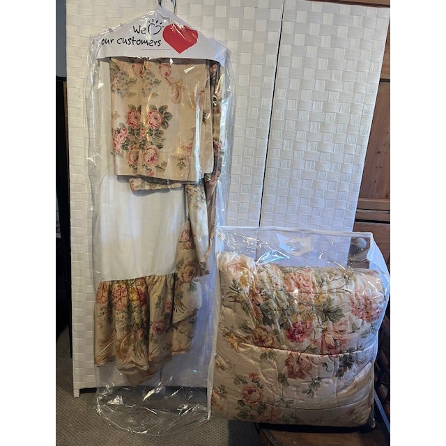 Ralph Lauren King Bedding Set - Comforter, Four (4) Pillowcases & Bedskirt For Sale - Image 12 of 12